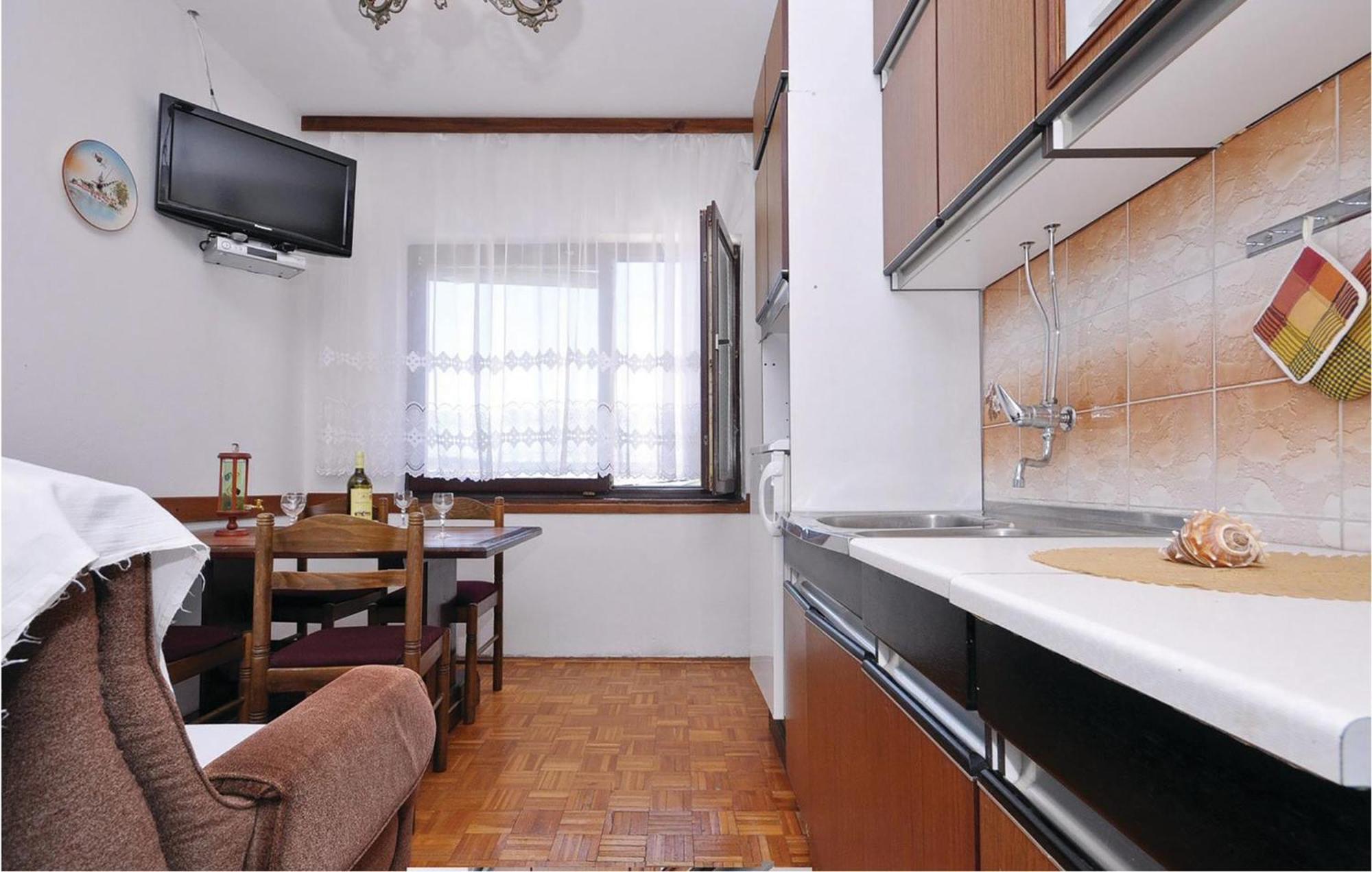 2 Bedroom Lovely Apartment In Starigrad Paklenica Exterior photo